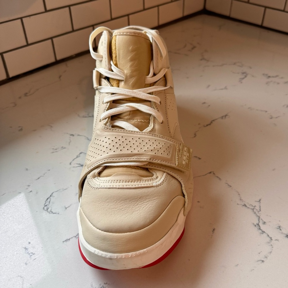 Nike Zion size 13 (like new)